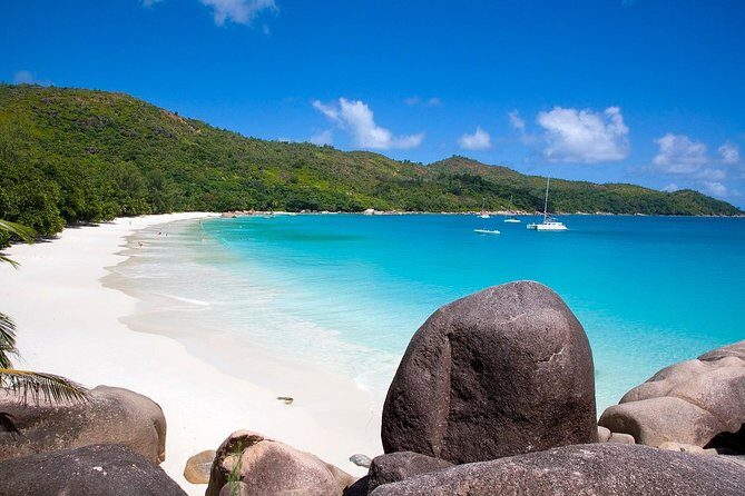 Cat Cocos: Mahe to Praslin Island Fast Ferry - Rough Seas Reality Check: When the 1-Hour Ride Feels Longer