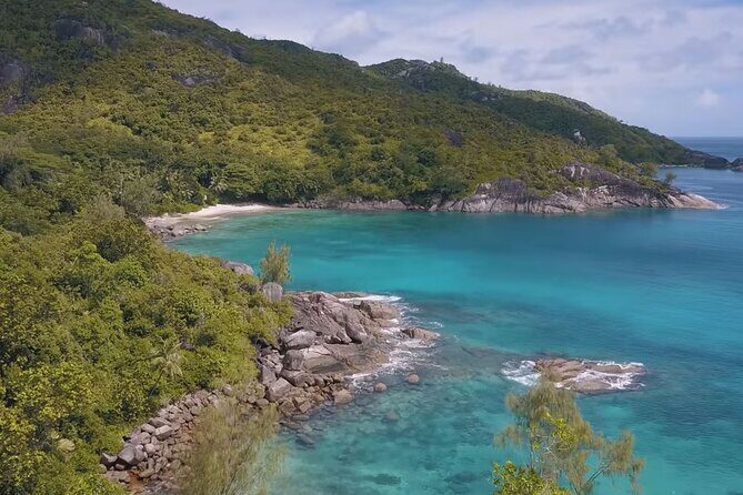 LGBTQIA, we look forward to seeing you | Island tour | Mahé | Seychelles - Private pickup and the rhythm of an air-conditioned day