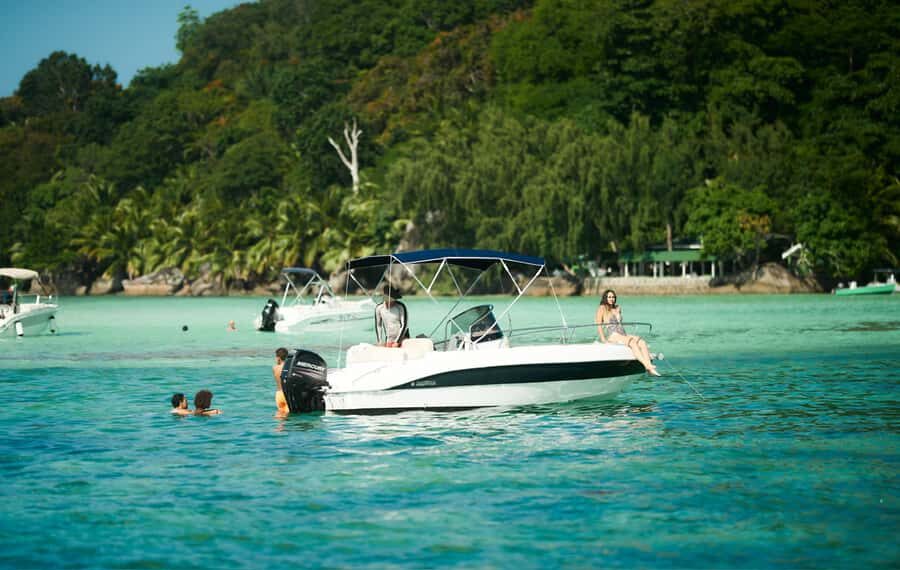 Mahe: Private half-day boat trip at the St.Anne Marine Park - Cerf Island swimming and a second chance in the water