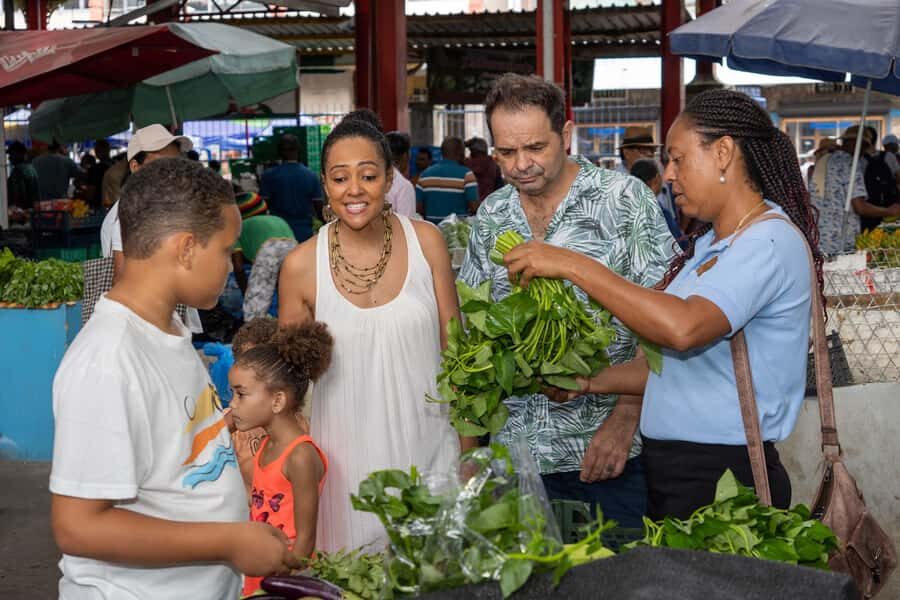 Mahé: Wild South Discovery Trip with Local Lunch - Domaine Val de Val des Pres craft village: shopping with personality