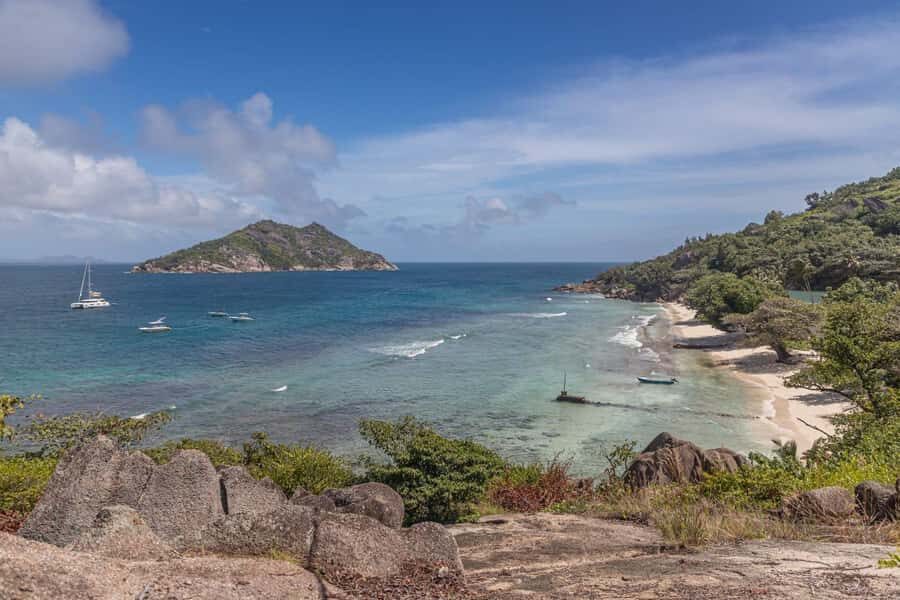 Praslin: Sister & Coco Island Full-Day Cruise and Creole BBQ - Sister Island: the white-sand break and the turtle chances