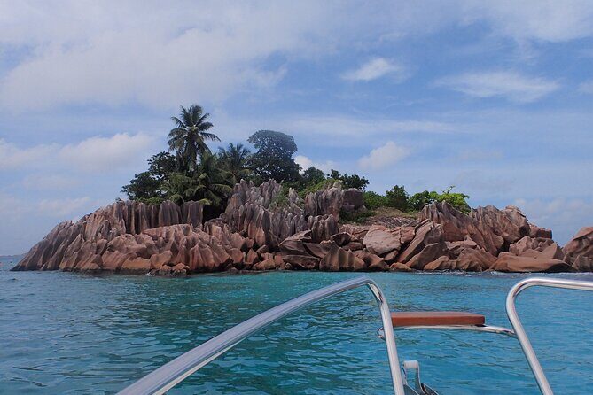Private Seychelles Islands Tour by Boat with snacks & drinks - Weather and minimum travelers: what can affect your day