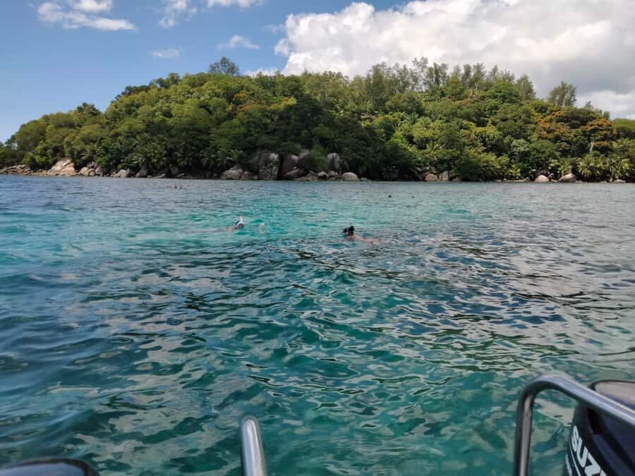 St. Anne Marine Park, Moyenne & Cerf Island Tour with Lunch - Kayak time and sand banks: the tide makes the magic