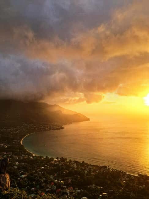 Sunset Explorer! Scenic Mountain Hike in Seychelles - Timing and the 4:30 pm start: what the evening feels like