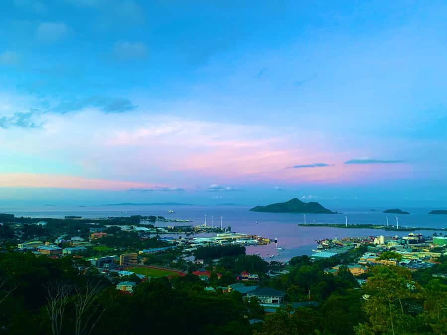 Victoria: Seychelles Mahe Island Tour - Creole cuisine, lunch timing, and the food market stop